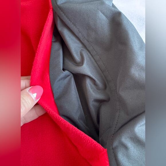 Greg Norman for Tasso Ella Men’s Golf fleece Vest Large Red Black Size Large NWT - Picture 7 of 10